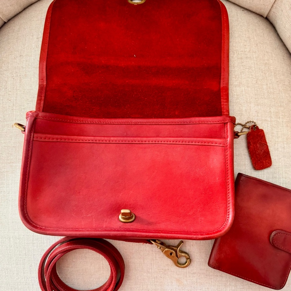 -SOLD- Coach vintage convertible Red Leather Crossbody Bag and Wallet Set - Picture 15 of 16